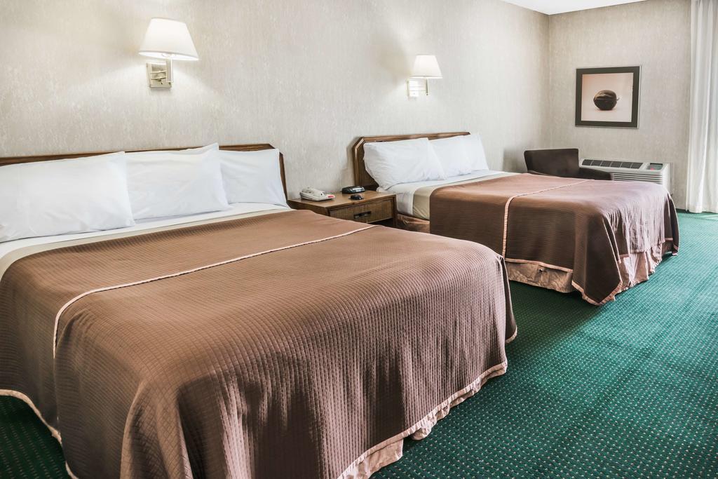Howard Johnson By Wyndham Milford/New Haven Buitenkant foto