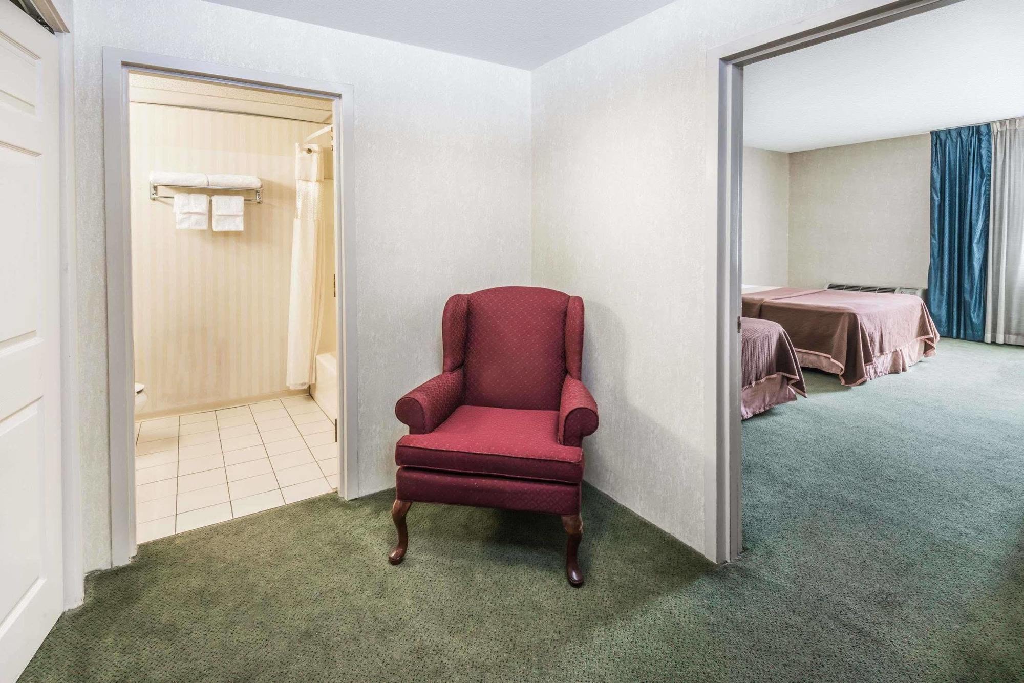 Howard Johnson By Wyndham Milford/New Haven Buitenkant foto