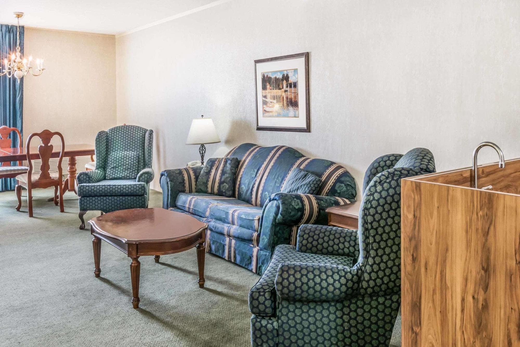 Howard Johnson By Wyndham Milford/New Haven Buitenkant foto