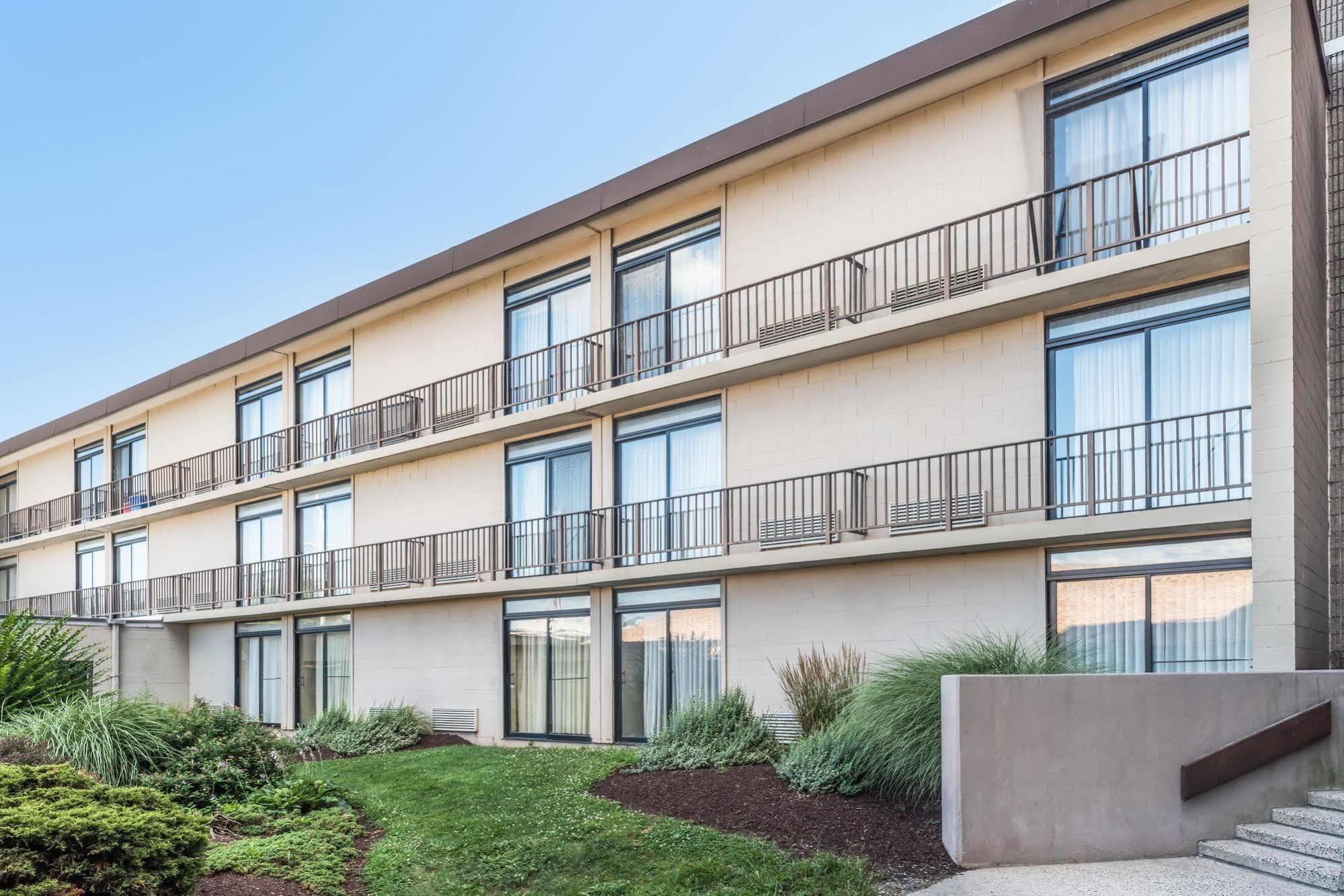 Howard Johnson By Wyndham Milford/New Haven Buitenkant foto